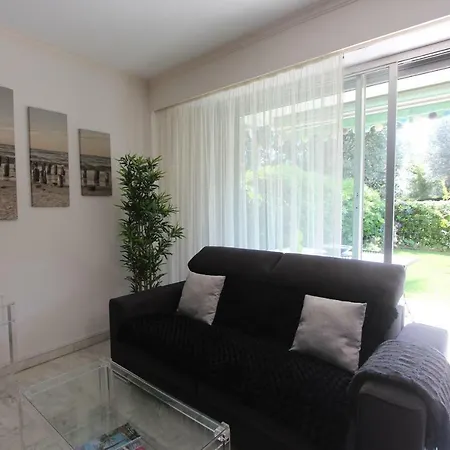 아파트 Lovely 2bedrooms, Pool, Doublegarden & Parking #7 *