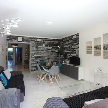 Lovely 2bedrooms, Pool, Doublegarden & Parking #7 * 로퀴에브륀캡마르탱